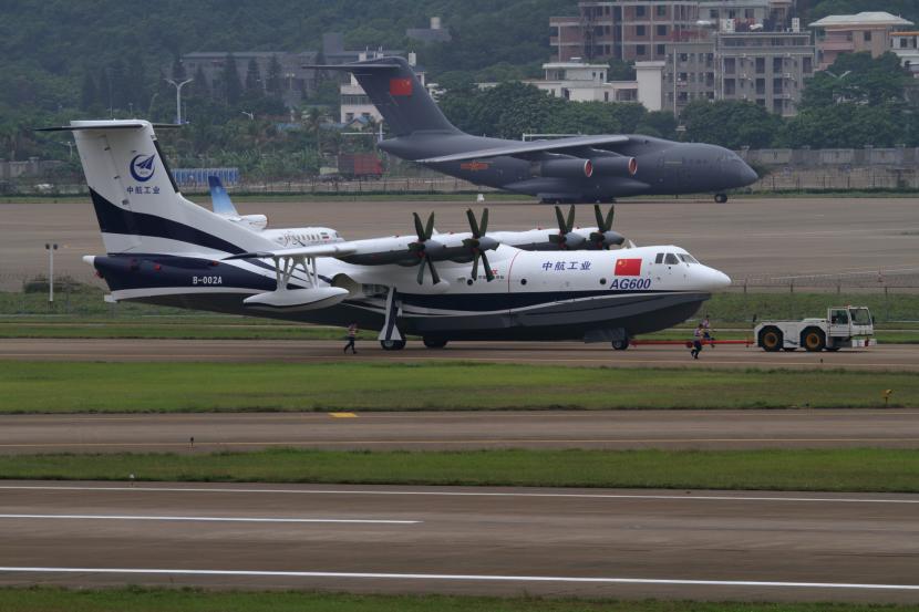 Badan Industri Penerbangan China (AVIC) sukses menguji pesawat amfibi terbesar dunia AG600.