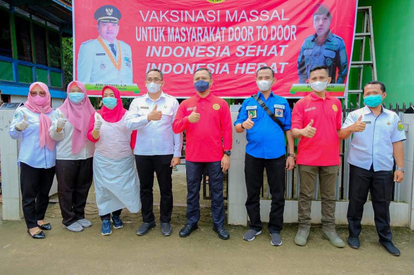 Badan Intelijen Negara (BIN) bekerjasama dengan Pemkab Musi Banyuasin (Muba) melalui Dinas Keaehatan, turut berperan mempercepat vaksinasi Covid-19 kepada masyarakat dengan menggelar vaksinasi massal dari desa ke desa dalam wilayah Kabupaten Muba.