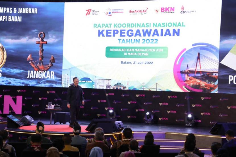 Badan Kepegawaian Negara (BKN) menggandeng ESQ Leadership Center menggelar Rapat Koordinasi Nasional (Rakornas) Kepegawaian tahun 2022 di Kota Batam, Provinsi Kepulauan Riau. 