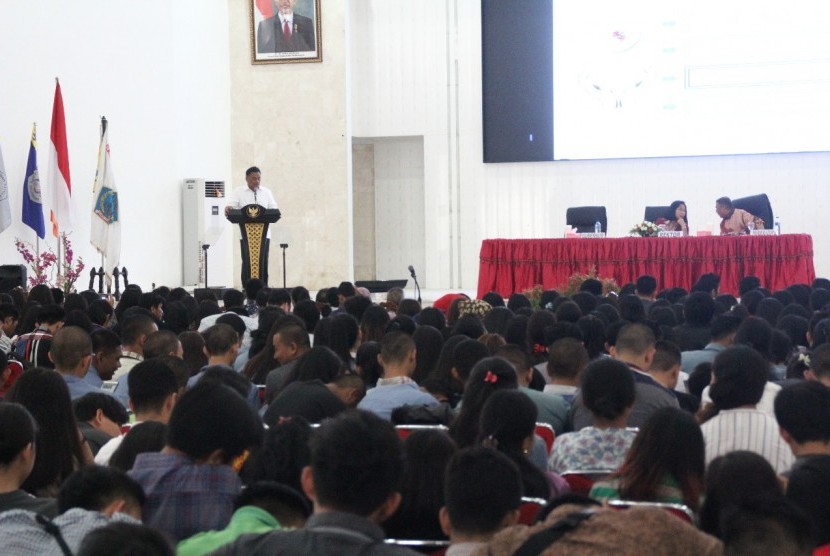 Badan Kesatuan Bangsa dan Politik (Kesbangpol) Kementerian Dalam Negeri sebagai pelaksana Gerakan Indonesia Bersatu bekerja sama dengan Universitas Sam Ratulangi menyelenggarakan talkshow Pancasila Goes to Campus, Rabu (24/10).