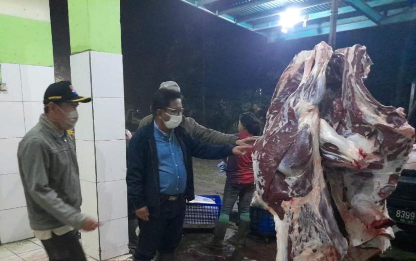 Badan Ketahanan Pangan (BKP) Kementerian Pertanian (Kementan) memastikan bahwa kondisi ketersediaan pasokan daging sapi untuk kebutuhan masyarakat menyambut Idul Fitri 1442 H dijamin aman. Hal ini diungkapkan Kepala Pusat Distribusi dan Cadangan Pangan, Risfaheri dalam keterangan tertulis di Jakarta, Kamis (6/5).