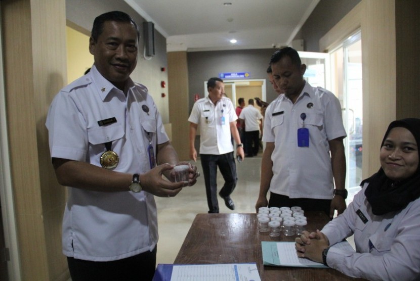 Badan Narkotika Nasional Provinso (BNNP) Jawa Timur melaksanakan tes urin insidentil bagi seluruh anggota, dalam rangka melakukan pengawan dan pencegahan penyalahgunaan narkotika.