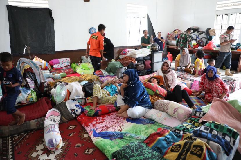 Badan Nasional Penanggulangan Bencana (BNPB) terus mendata jumlah kerugian dan dampak dari bencana banjir di Kabupaten Aceh Tamiang. Setidaknya 157 ribu orang mengungsi atas musibah ini. 