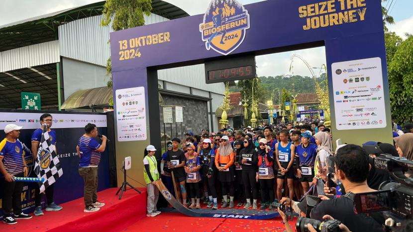 Badan Otorita Borobudur (BOB) menyelenggarakan acara trail run Biosferun 2024 di Lapangan Desa Pagerharjo, Kulonprogo, Ahad (13/10/2024). 