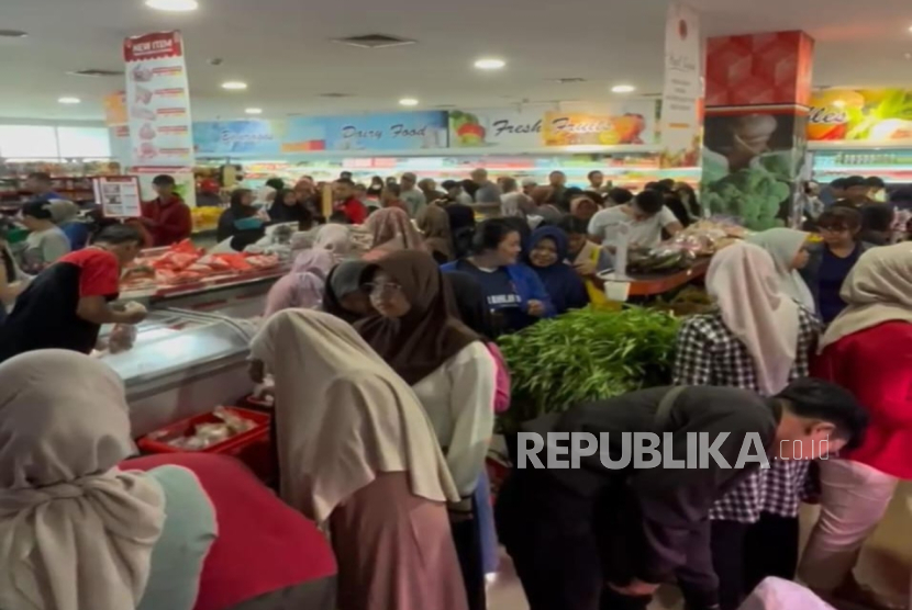 Badan Pangan Nasional (Bapanas) menggelar operasi pasar gerakan pangan murah.