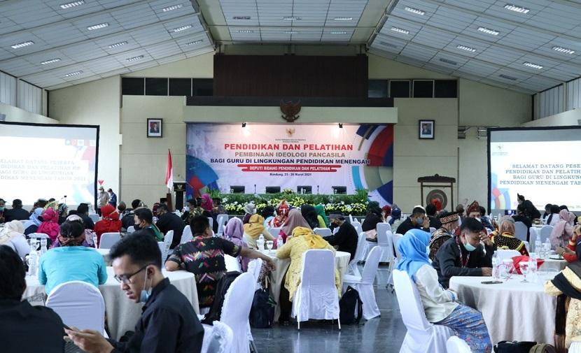Badan Pembinaan Ideologi Pancasila (BPIP) melalui Deputi Bidang Pendidikan dan Pelatihan menggelar pendidikan dan pelatihan Pembinaan Ideologi Pancasila (PIP) kepada ratusan guru Pendidikan menengah di Bandung, Selasa, (23/3).