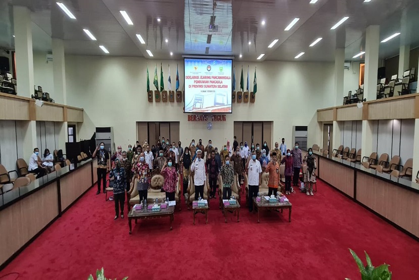 Badan Pembinaan Ideologi Pancasila mendeklarasikan jejaring Panca Mandala di Palembang Sumatera Selatan. Kegiatan deklarasi Jejaring Panca Mandala dibuka oleh kepala Badan Pembinaan Ideologi Pancasila K.H Yudian Wahyudi.
