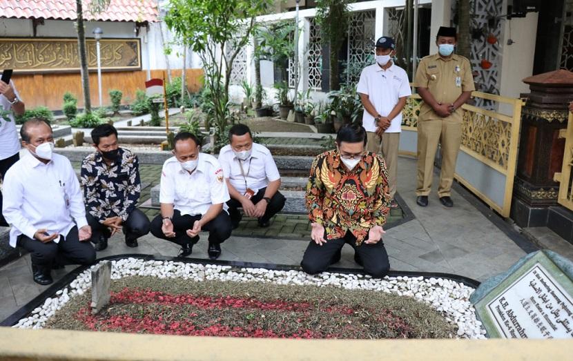 Badan Pembinaan Ideologi Pancasila mengunjungi makam pahlawan Nasional tebuireng Kabupaten Jombang, Jawa Timur.