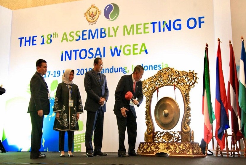 Badan Pemeriksa Keuangan Republik Indonesia (BPK RI) mengadakan pertemuan dengan anggota Asosiasi Badan Pemeriksa Keuangan Sedunia (Intosai) Working Group on Environmental Auditing (WGEA) yang beranggotakan 41 negara untuk membahas isu lingkungan terkini di Kota Bandung pada 17 Juli hingga 19 Juli.