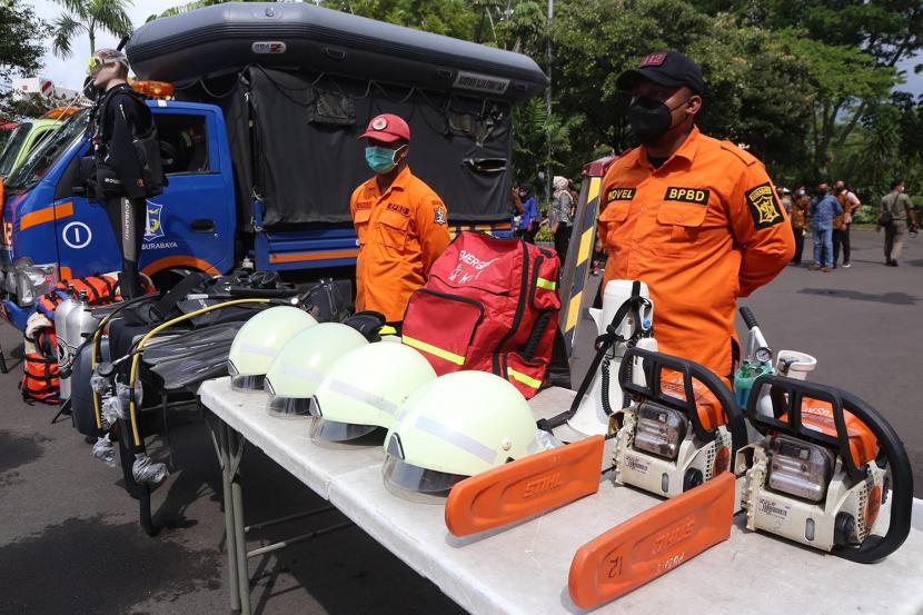  Badan Penanggulangan Bencana Daerah (BPBD) Kota Surabaya meningkatkan kesiapsiagaan menghadapi dampak dari potensi cuaca ekstrem yang menyebabkan terjadinya bencana hidrometeorologi