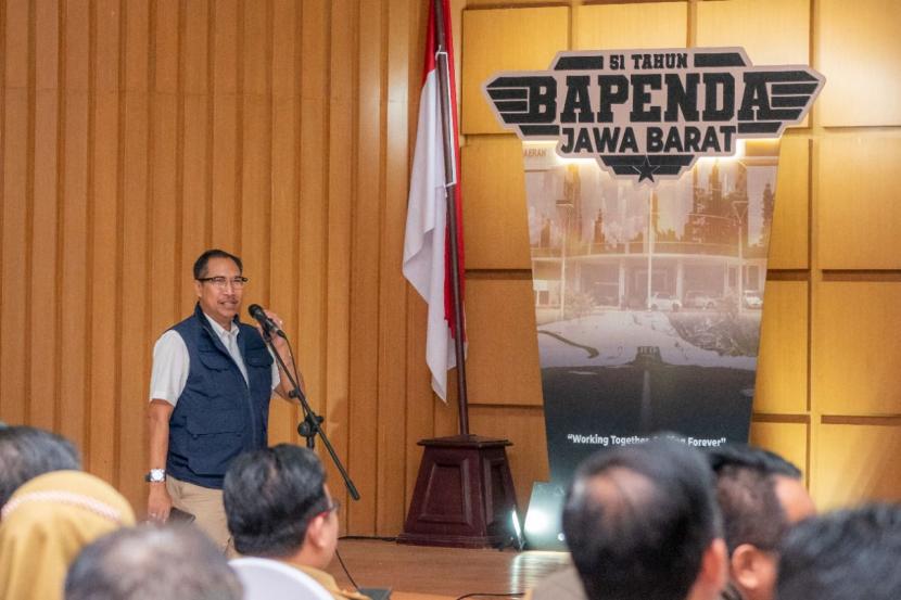 Badan Pendapatan Daerah (Bapenda) Jawa Barat mencatat ada 2,276 juta wajib pajak (WP) memanfaatkan program pemutihan pajak kendaraan bermotor (PKB) selama Juli-Agustus 2022. 