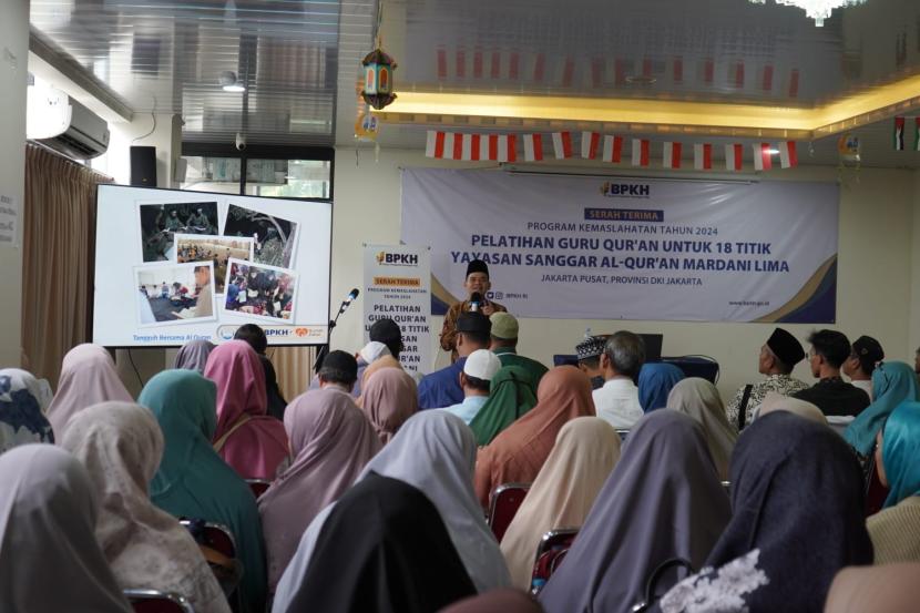 Badan Pengelola Keuangan Haji (BPKH) bekerja sama dengan Rumah Zakat dalam Program Kemaslahatan 2024, menyalurkan bantuan untuk pelatihan 1.800 guru ngaji di Yayasan Sanggar Al-Quran Mardani Lima. 