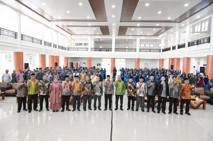 Badan Pengelola Keuangan Haji (BPKH) bersama Universitas Islam Negeri Ar-Raniry, melakukan penandatangan MoU di bidang Pendidikan, Penelitian, dan Pengabdian Masyarakat di Auditorium UIN Ar Raniry, Banda Aceh.