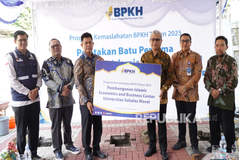 Badan Pengelola Keuangan Haji (BPKH) bersama Universitas Sebelas Maret (UNS) Solo secara resmi memulai pembangunan Islamic Economics and Business Center di lingkungan kampus UNS Solo, Jawa Tengah, Kamis (17/7/2025). 