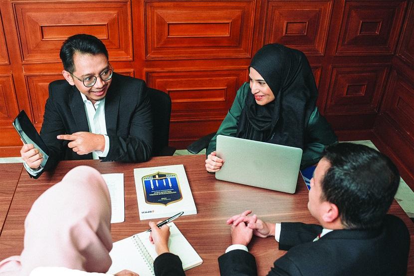 Badan Pengelola Keuangan Haji (BPKH) membuka lowongan melalui rekrutmen terbuka untuk mengisi 31 posisi pegawai.