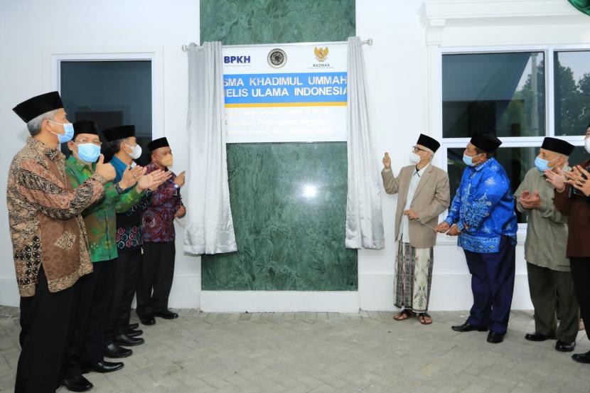 Badan Pengelola Keuangan Haji (BPKH) menyerahkan Gedung Wisma Khadimul Ummah kepada Majelis Ulama Indonesia (MUI) melalui Mitra Kemaslahatan Badan Amil Zakat Nasional (Baznas). 