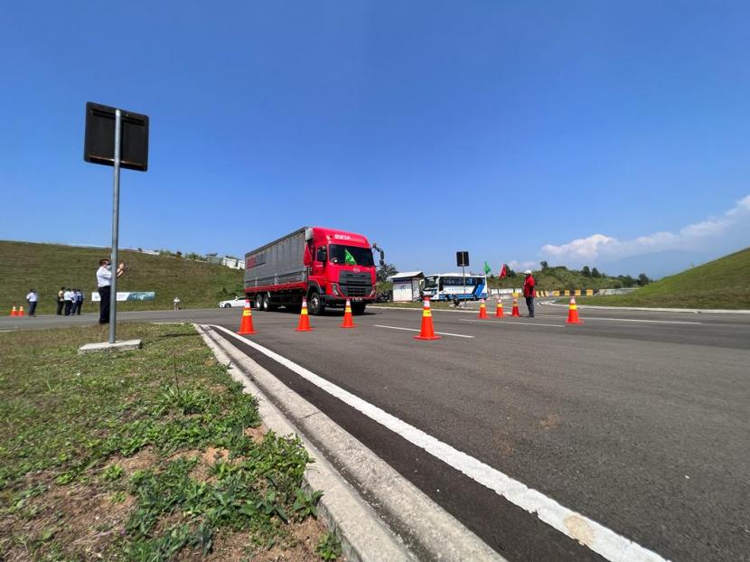 Badan Pengelola Transportasi Jabodetabek (BPTJ) Kementerian Perhubungan menyelenggarakan kegiatan Bimbingan Teknis Tata Cara Pengereman Kendaraan Angkutan Berat (Barang dan Penumpang) bertempat di Lido, Kabupaten Bogor.