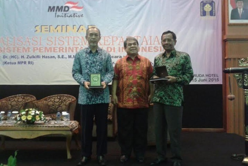 Badan Pengkajian MPR RI, Senin ( 15/6 ) menggelar Seminar Nasional dengan tema sentral 'Revitalisasi Sistem Kepartaian Dalam Sistem Pemerintahan di Indonesia' kerjasama MPR RI dengan MMD Initiative dan Universitas Islam Indonesia ( UII ) Yogyakarta. 