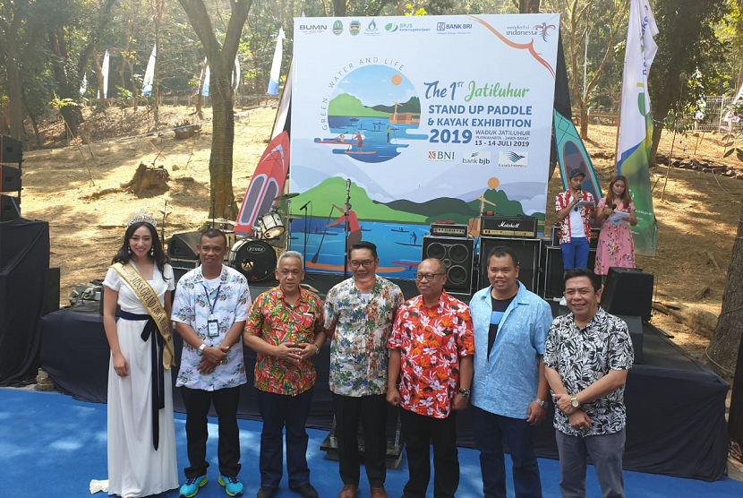 Badan Penyelenggara Jaminan Sosial Ketenagakerjaan (BPJSTK) Jawa Barat menjalin kerja sama dengan Perum Jasa Tirta II memberikan perlindungan untuk para peternak ikan di Waduk Jatiluhur.