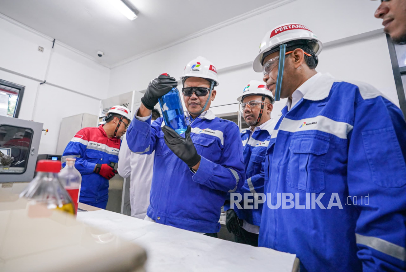 Badan Perlindungan Konsumen Nasional (BPKN) melakukan peninjauan langsung terhadap distribusi dan layanan penjualan BBM dengan mengunjungi Integrated Terminal Jakarta Plumpang dan SPBU di Jakarta Timur pada Jumat (7/3) guna memastikan layanan yang berkualitas bagi konsumen.