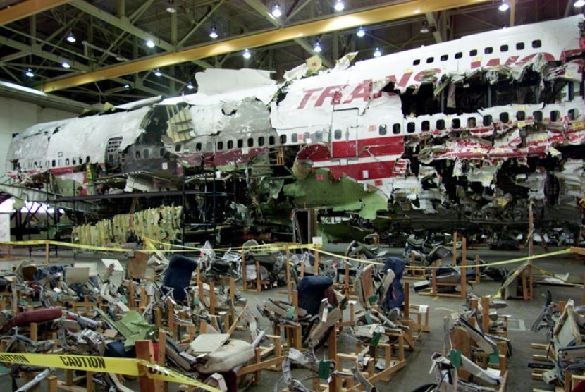 Badan pesawat Boeing 747 milik maskapai Trans World Airlines (TWA) nomor penerbangan TWA800 yang jatuh di Samudera Atlantik pada 17 Juli 1996 silam.