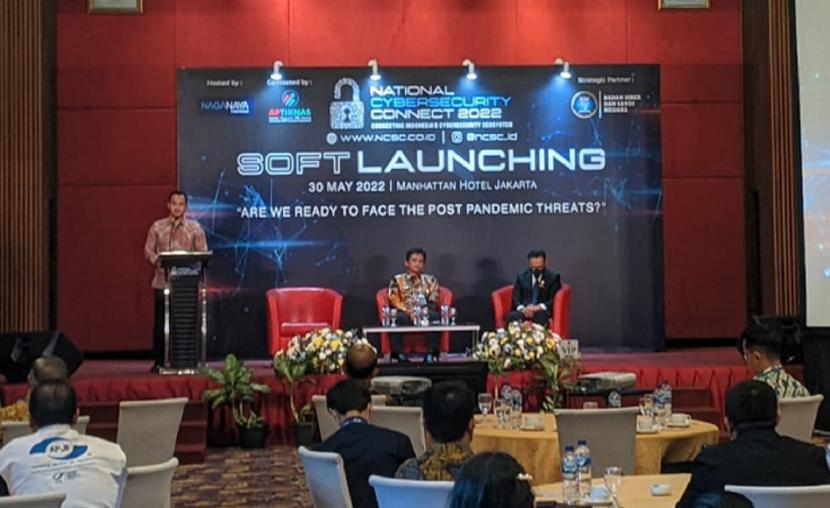 Badan Siber dan Sandi Negara (BSSN), Asosiasi Pengusaha Teknologi Informasi dan Komunikasi (TIK) Nasional (Aptiknas), dan Naganaya Indonesia berkolaborasi menggelar soft launching National Cybersecurity Connect 2022.