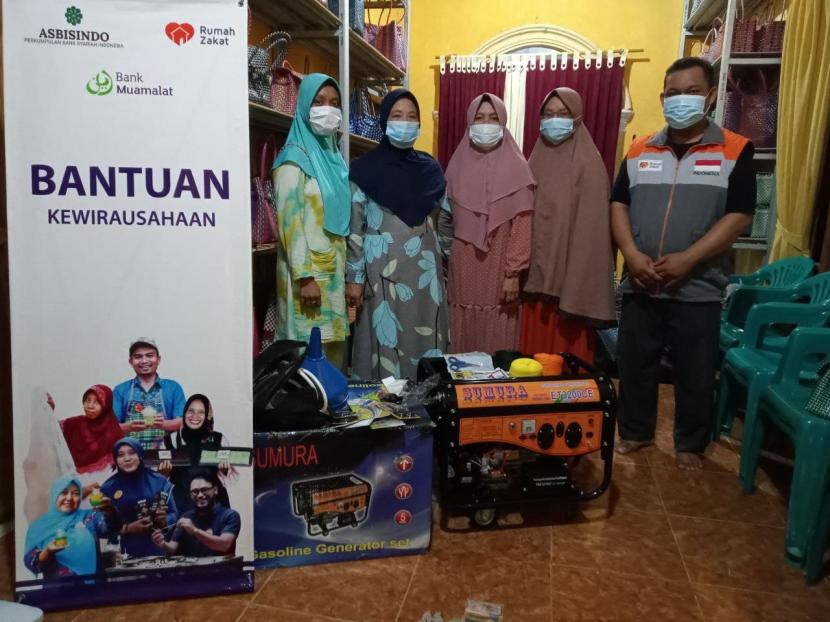 Badan Usaha Milik Masyarakat (BUMMas) Kube Maju Sejahtera mendapatkan bantuan Modal Kewirausahaan dari Bank Muamalat melalui Rumah Zakat Indonesia.