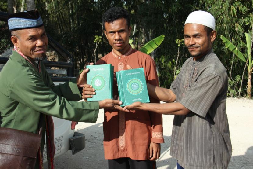 Badan Wakaf Alquran (BWA) menuntaskan penyaluran 100 ribu Alquran wakaf di wilayah Nusa Tenggara Timur (NTT).