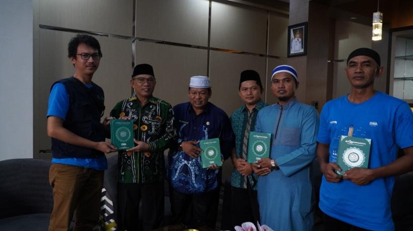 Badan Wakaf Alquran  (BWA) menyalurkan 20 ribu Alquran wakaf di 11 kabupaten dan dua kotamadya di  Kalimantan  Selatan, pekan lalu.
