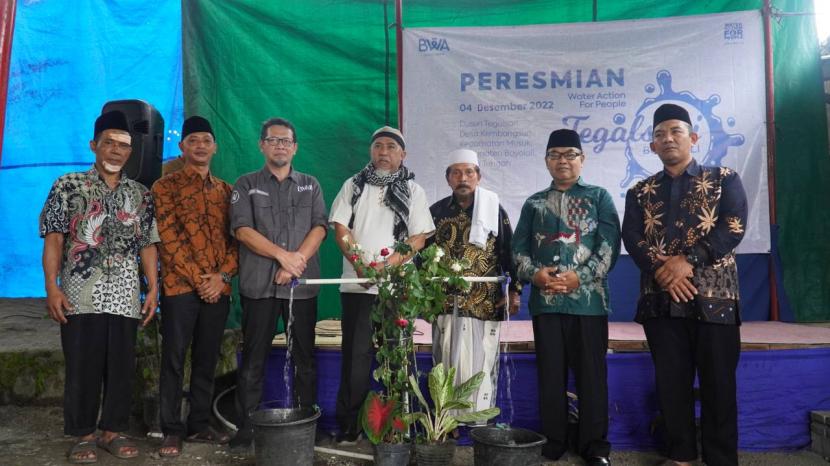 Badan Wakaf Alquran (BWA) menyerahkan bantuan sarana air bersih untuk warga Dusun Tegalsari, Desa Kembangsari, Kecamatan Musuk, Boyolali, Jawa Tengah, Ahad  (4/12/2022).