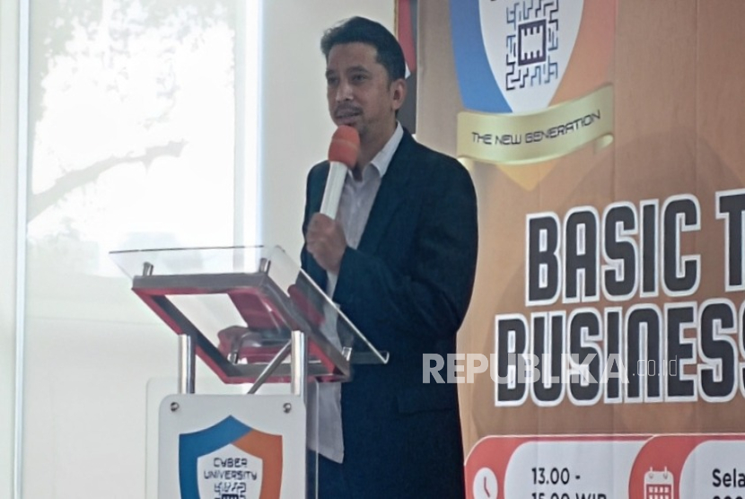 Bagi siswa berprestasi, Cyber University mengundang mereka melalui Beasiswa Jalur Undangan.