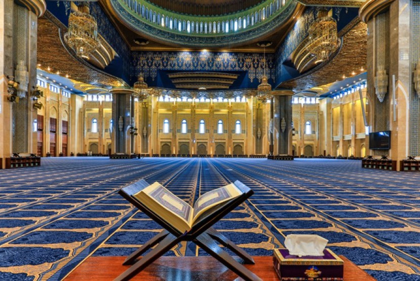 Beberapa Negara Timur Tengah Tidak Adakan Sholat Idul Adha. Foto;  Bagian dalam Masjid Raya Kuwait
