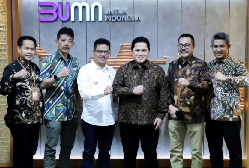 Bahas TOD Tegalluar, Bupati Bandung Dr HM Dadang Supriatna usai bertemu dengan Menteri BUMN Erick Thohir di Kantor Kementrian BUMN, Jalan Medan Merdeka Timur No. 1 Jakarta, Jumat (21/7/2023).
