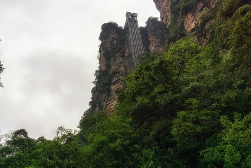 Bailong Elevator di Cina.