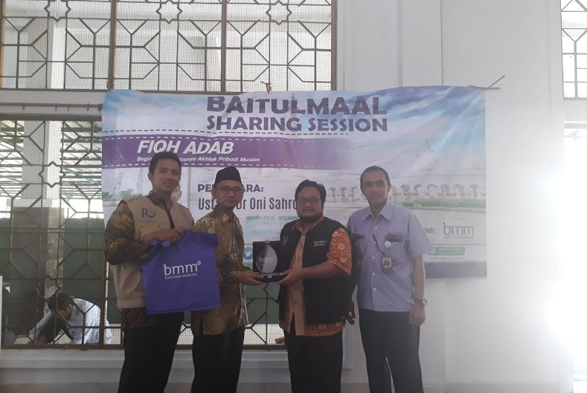 Baitul Maal Muamalat selenggarakan sharing session bersama Ustaz Oni Sahroni di Masjid Baitul Salaam Gedung Arthaloka Sudirman,  Jakarta Pusat,  Rabu (21/3). 