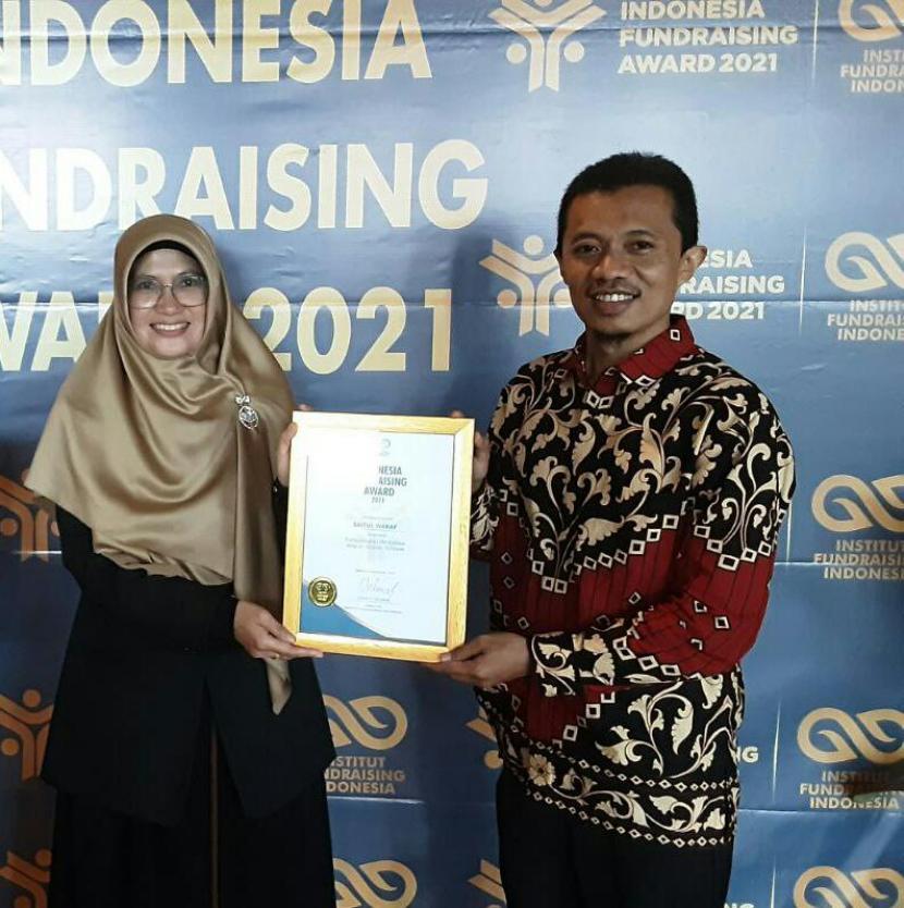 Baitul Wakaf berhasil terpilih sebagai Fundraising Wakaf Sosial Terbaik  di ajang Indonesia Fundraising Award (IFA)  2021.