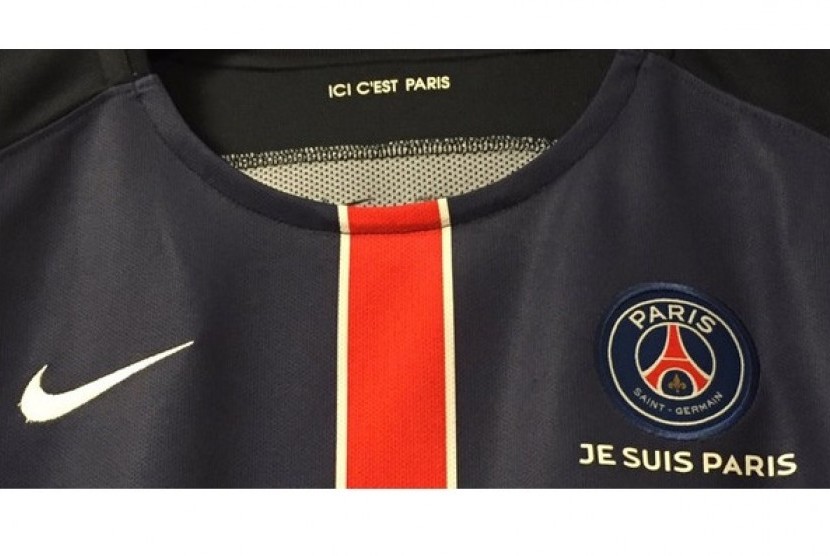 Baju PSG dengan tulisan Je Suis Paris