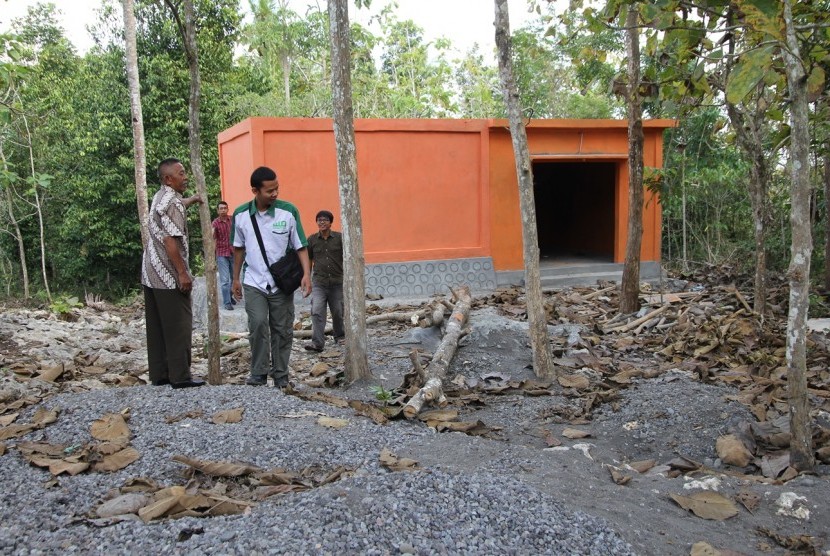 Bak penampung air yang akan mengalirkan air ke hidran umum atau watershop di Dusun Karangnongko dan Dusun Temon di Desa Giri Purwo.