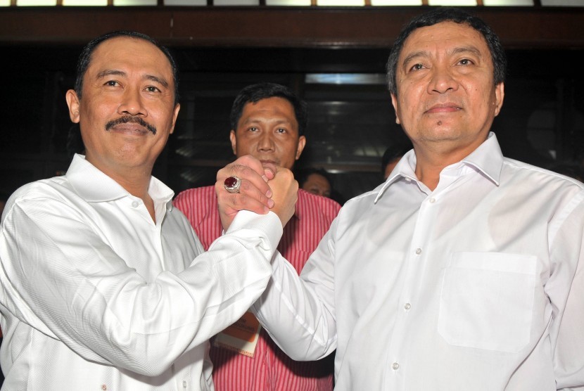 Bakal calon gubernur dan wakil gubernur Jateng dalam Pemilihan Kepala Daerah Provinsi Jawa Tengah 2013, Hadi Prabowo (kiri) dan Don Murdono (kanan)