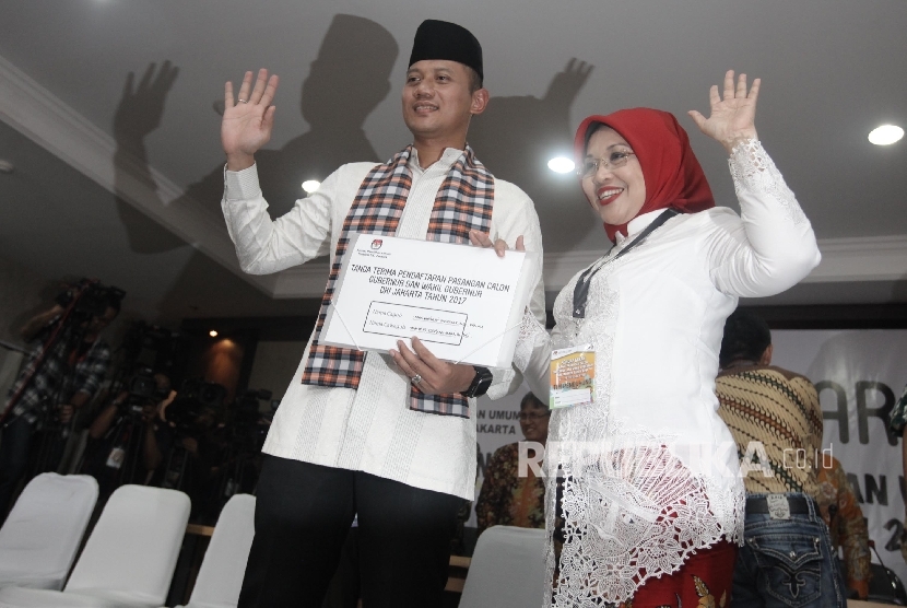 Calon Gubernur DKI Agus Harimurti Yudhoyono (kiri) dan Cawagub Sylviana Murni.