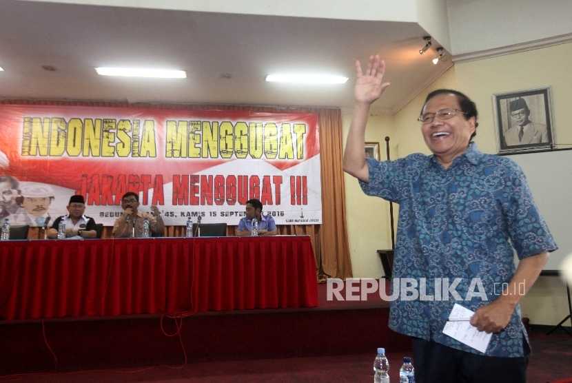 Bakal Calon Gubernur DKI Jakarta Rizal Ramli bersiap untuk menjadi pembicara dalam forum 