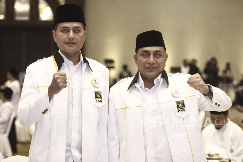 Bakal Calon Gubernur Sumatera Utara yang juga Pangkostrad Letjen TNI Edy Rahmayadi (kanan) bersama bakal Calon Wakil Gubernur Sumut Musa Rajekshah (kiri)