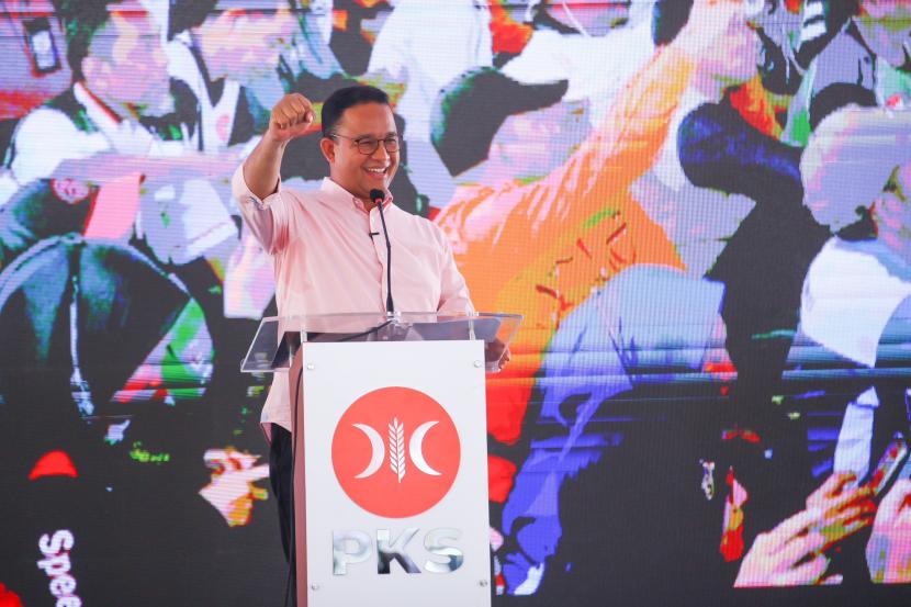 Bakal Calon Presiden (Bacapres) Anies Baswedan memberikan pidatonya saat menghadiri peringatan Hari Buruh 2023 di Kantor DPP PKS, Jakarta, Sabtu, (6/5/2023). Acara peringatan Hari Buruh itu merupakan bentuk komitmen PKS akan nasib buruh.