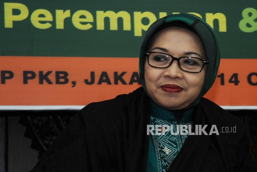 Bakal calon wakil gubernur DKI Jakarta Sylviana Murni, (tengah) berbicara dalam Talk Show bertajuk  Jakarta: Menuju Ibukota Ramah Perempuan dan Anak di Jakarta, Jumat (14\10).