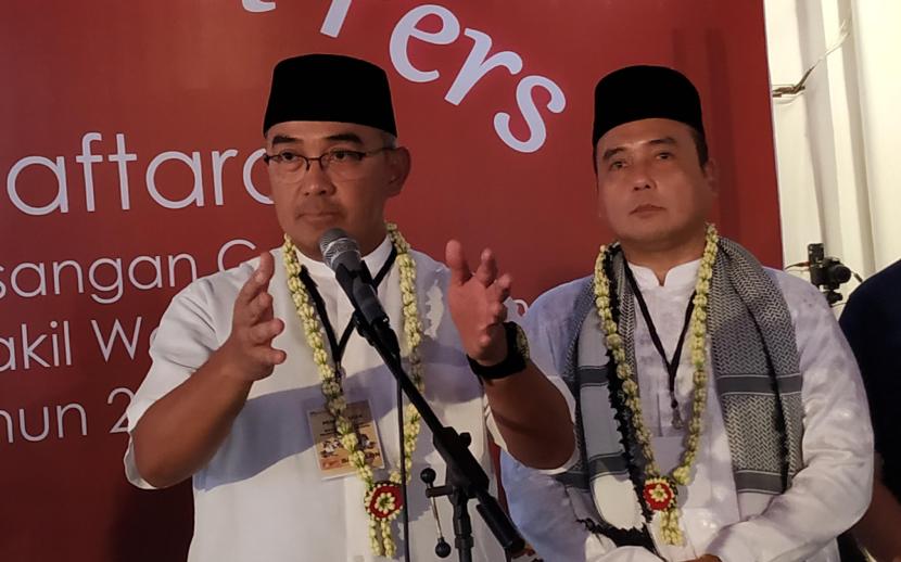 Bakal calon wali kota dan wakil wali kota Bandung M Farhan dan Erwin 