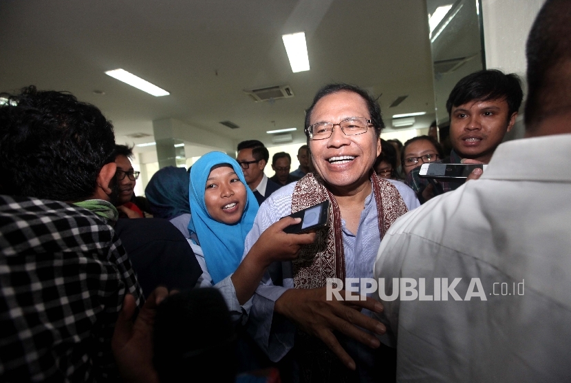 Bakal Calon Gubernur DKI Jakarta Rizal Ramli usai memberikan keterangan pers usai melakukan pertemuan tertutup di Kantor Ekomando, Jakarta, Selasa (13/9).