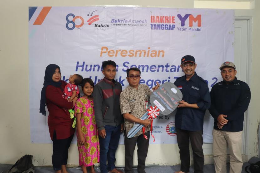 Bakrie Amanah yang berkolaborasi dengan Yatim Mandiri melakukan peresmian hunian sementara tahap kedua di Kabupaten Lumajang, Selasa (30/8/2022).