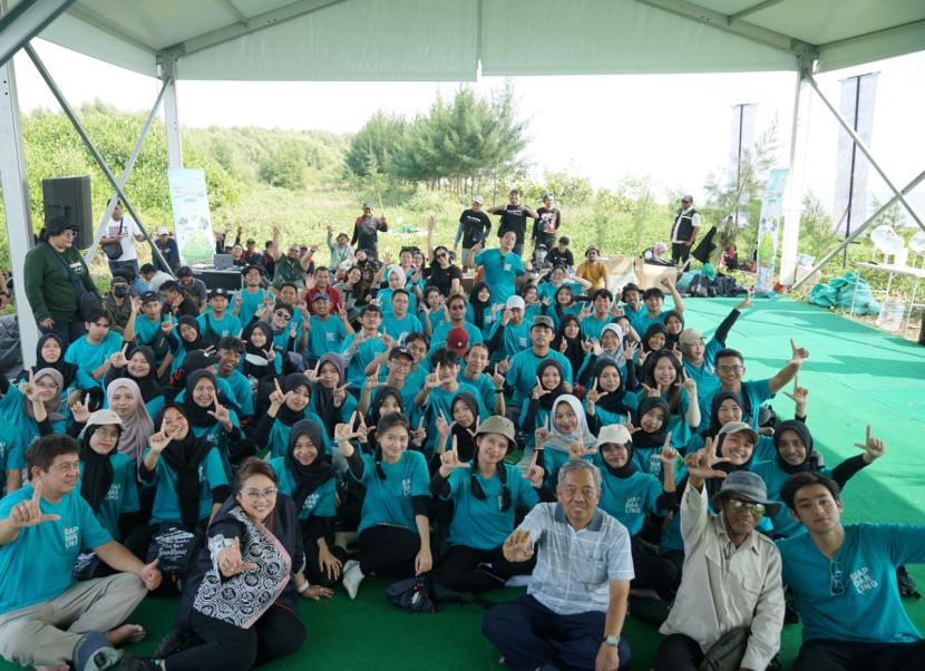 Bakti Lingkungan Djarum Foundation (BLDF) mengajak anak muda mengenal budi daya dan penanaman mangrove lewat lokakarya Kopi Darling (Kopdar) di Semarang, Jawa Tengah, pada Rabu (24/7/2024).