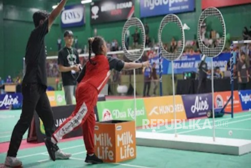 Bakti Olahraga Djarum Foundation berkolaborasi dengan Pengurus Provinsi (Pengprov) PBSI Jawa Tengah menyelenggarakan Festival SenengMinton Semarang 2025 yang berlangsung di Polytron Stadium, Universitas Diponegoro, Kamis (20/11/7025). 