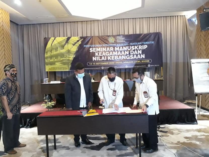 Balai Litbang Agama Jakarta (BLAJ) Kementerian Agama dan Balai Pelestarian Nilai dan Budaya (BPNB) Jawa Barat Kemendikbud menandatangani nota kesepamahan (MoU) di Bogor, Senin (14/12). 